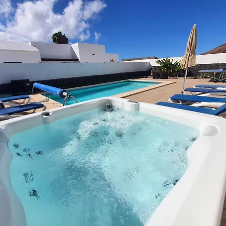 Alberto Private Heated Pool, Jacuzzi, Sea Views Villa Playa Blanca (Lanzarote)