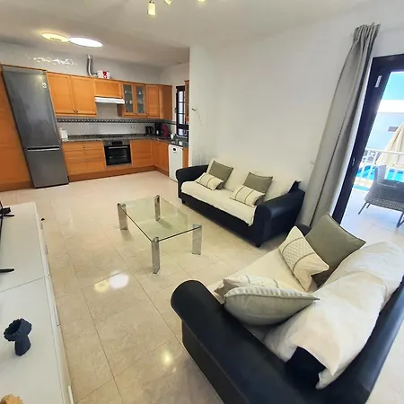 Villa Alberto Private Heated Pool, Jacuzzi, Sea Views Playa Blanca (Lanzarote)