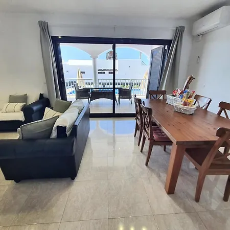 Alberto Private Heated Pool, Jacuzzi, Sea Views Villa Playa Blanca (Lanzarote)